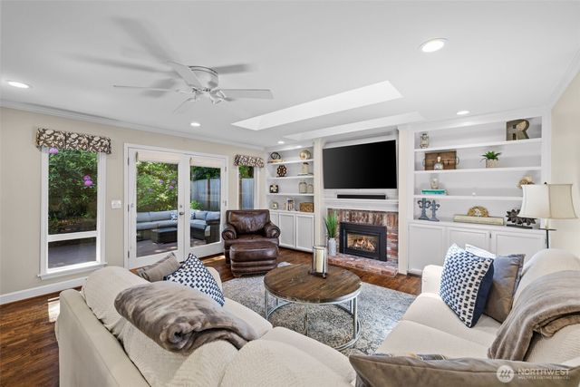 22201 NE 28th Place, Sammamish, WA 98074