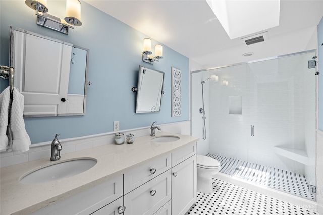 22201 NE 28th Place, Sammamish, WA 98074