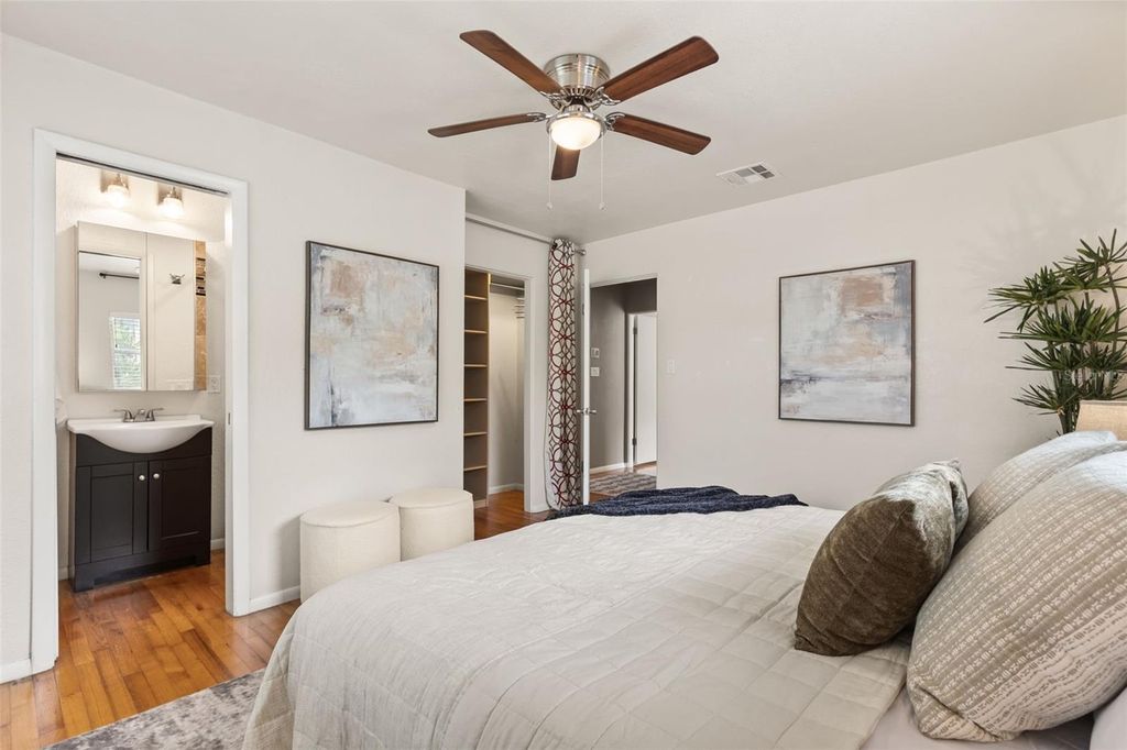 Image 11 of property listing at 821 E CHURCH STREET, Orlando, FL 32801