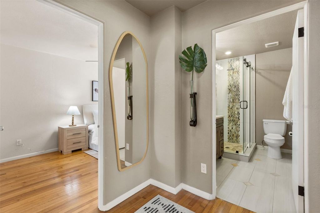 Image 12 of property listing at 821 E CHURCH STREET, Orlando, FL 32801