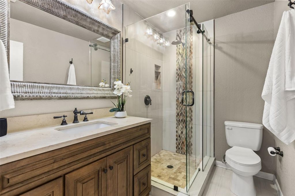 Image 14 of property listing at 821 E CHURCH STREET, Orlando, FL 32801