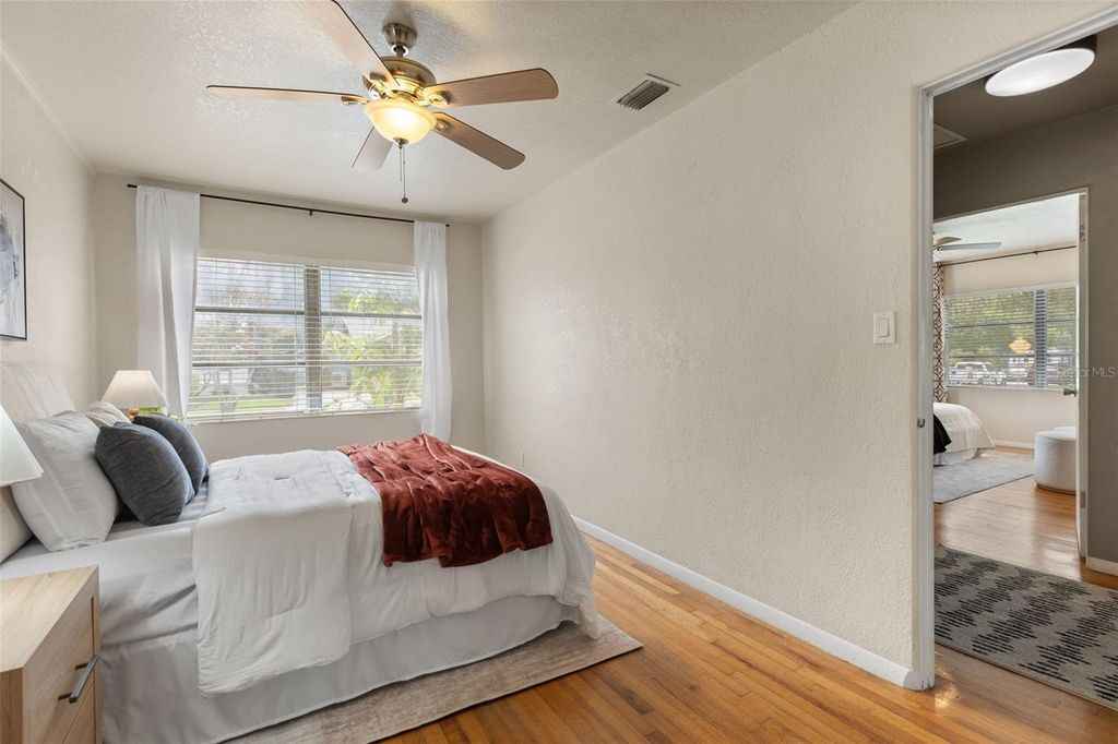 Image 16 of property listing at 821 E CHURCH STREET, Orlando, FL 32801