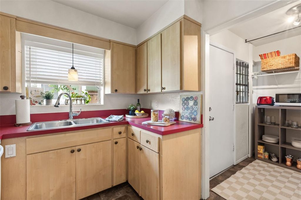 Image 20 of property listing at 821 E CHURCH STREET, Orlando, FL 32801