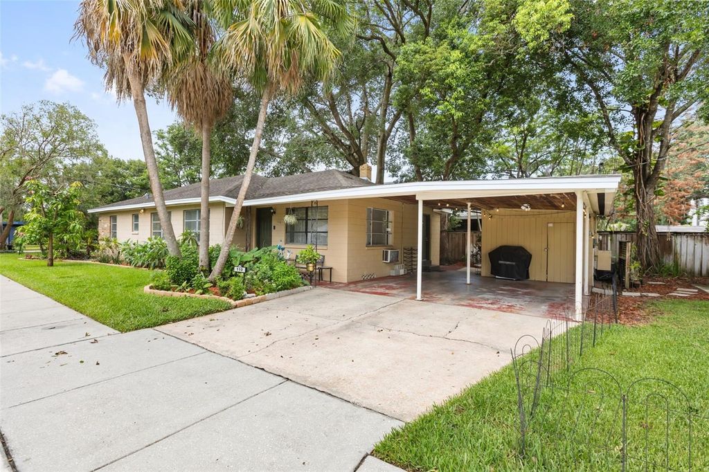 Image 23 of property listing at 821 E CHURCH STREET, Orlando, FL 32801
