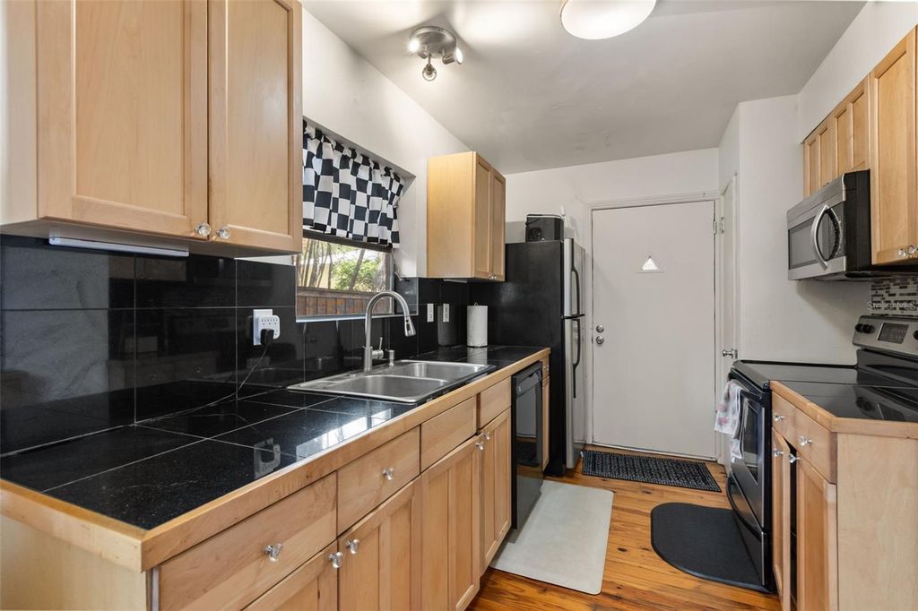 Image 29 of property listing at 821 E CHURCH STREET, Orlando, FL 32801