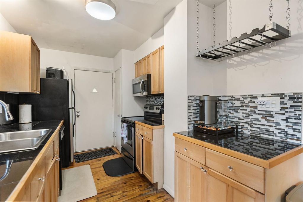 Image 30 of property listing at 821 E CHURCH STREET, Orlando, FL 32801