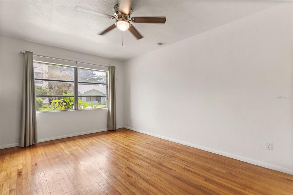 Image 33 of property listing at 821 E CHURCH STREET, Orlando, FL 32801
