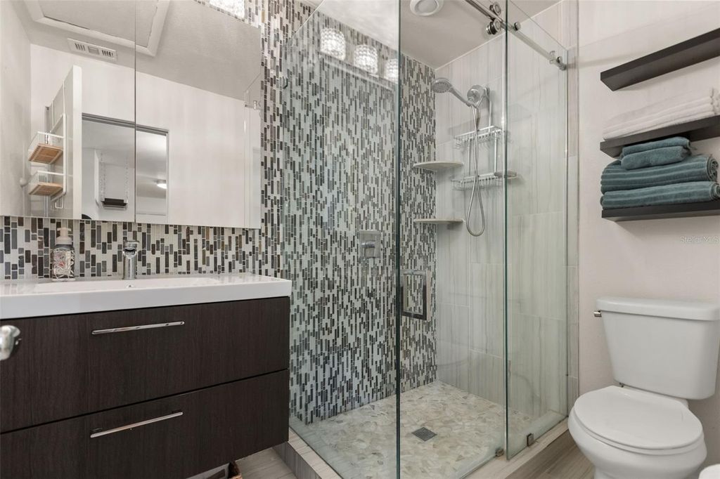 Image 34 of property listing at 821 E CHURCH STREET, Orlando, FL 32801