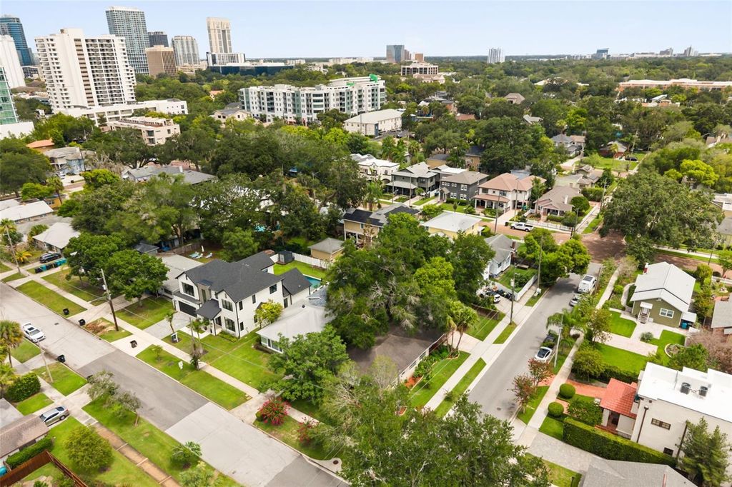 Image 35 of property listing at 821 E CHURCH STREET, Orlando, FL 32801