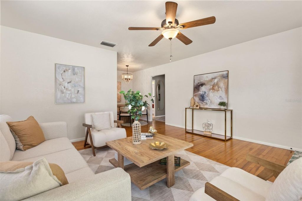 Image 6 of property listing at 821 E CHURCH STREET, Orlando, FL 32801