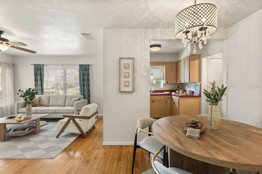 Image 9 of property listing at 821 E CHURCH STREET, Orlando, FL 32801