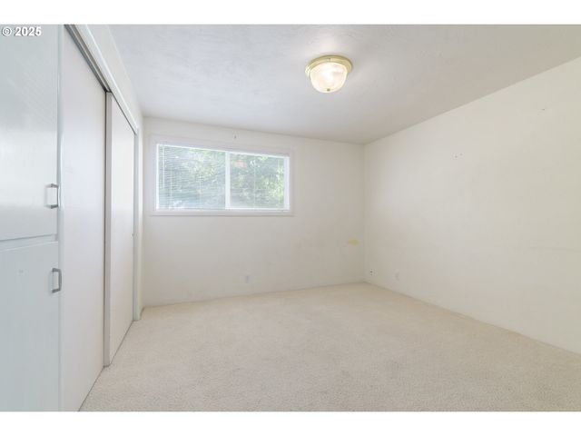 708 BLACKSTONE St, Springfield, OR 97477