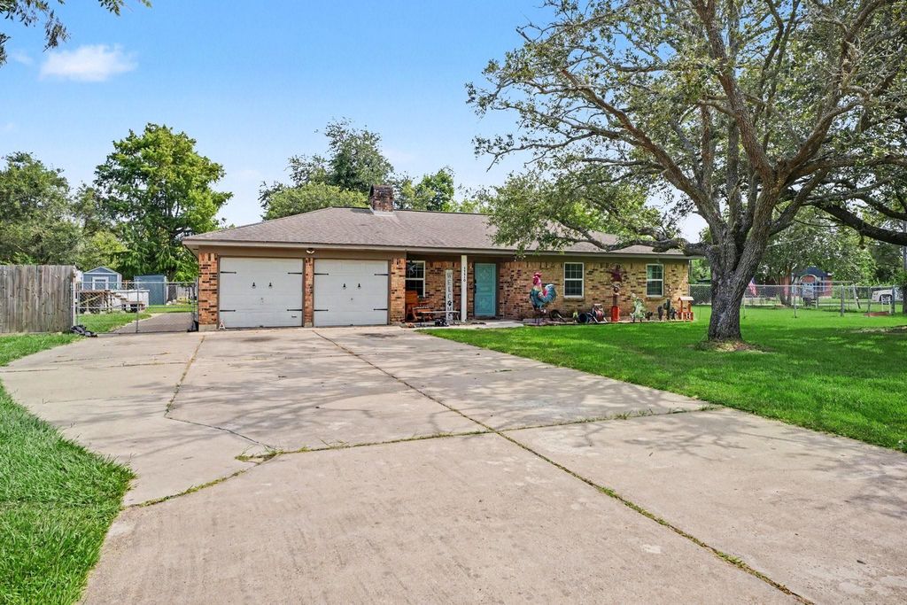 17310 Mcdonald Road, Alvin, TX 77511