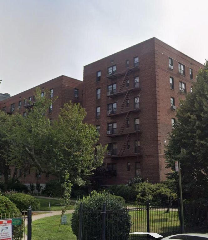 14450 38th Avenue B5, Flushing, NY 11354