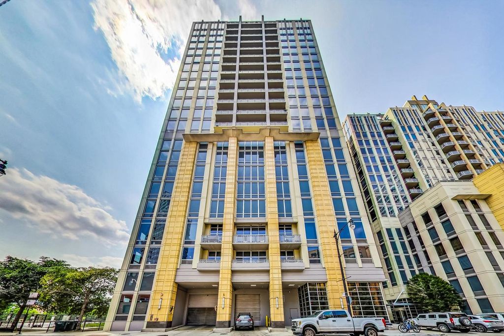 700 N Larrabee Street GU-68, Chicago, IL 60654