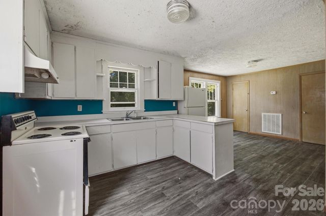 2155 Pa Jolly Lane, Granite Falls, NC 28630