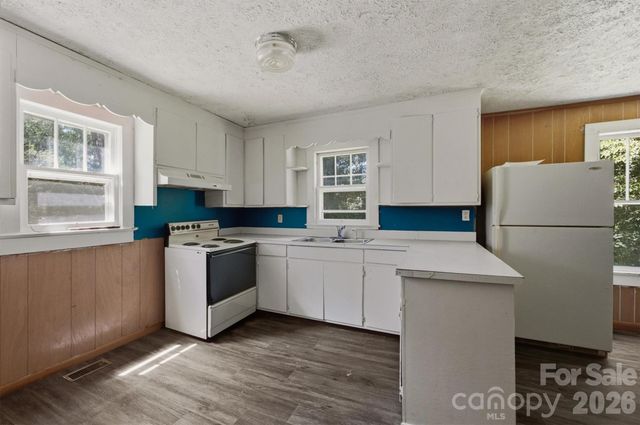 2155 Pa Jolly Lane, Granite Falls, NC 28630