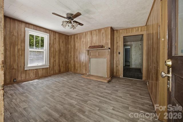 2155 Pa Jolly Lane, Granite Falls, NC 28630