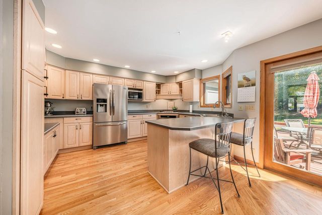 S75W17553 Harbor CIRCLE, Muskego, WI 53150