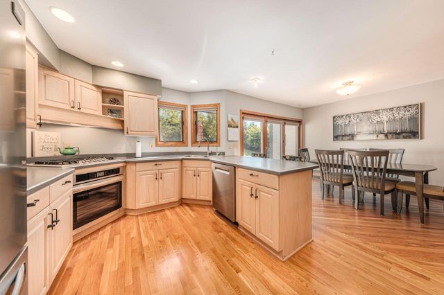 S75W17553 Harbor CIRCLE, Muskego, WI 53150