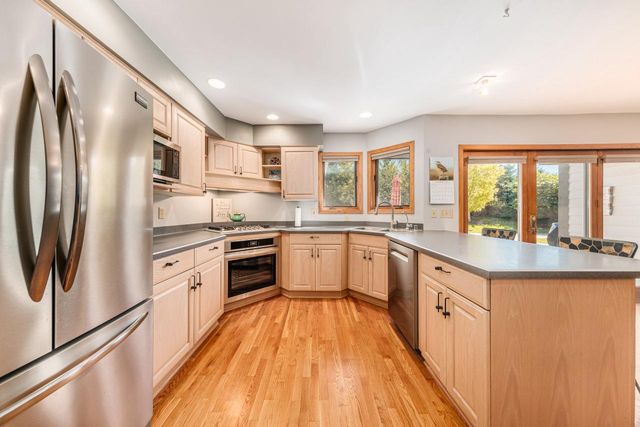 S75W17553 Harbor CIRCLE, Muskego, WI 53150