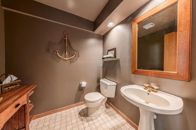S75W17553 Harbor CIRCLE, Muskego, WI 53150