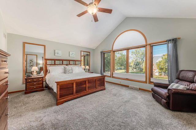 S75W17553 Harbor CIRCLE, Muskego, WI 53150