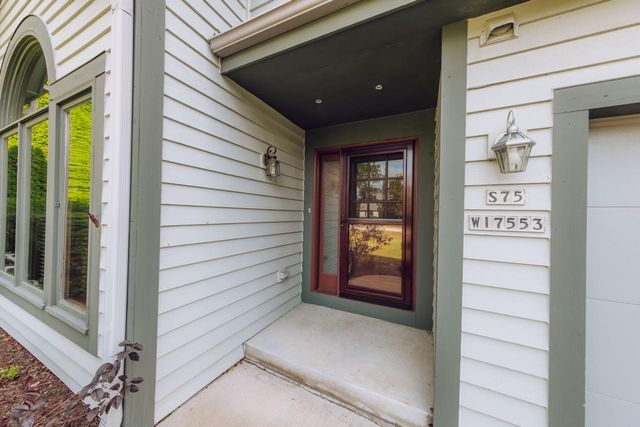 S75W17553 Harbor CIRCLE, Muskego, WI 53150