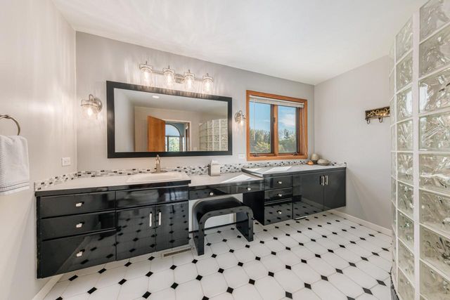 S75W17553 Harbor CIRCLE, Muskego, WI 53150