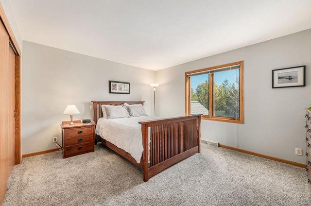 S75W17553 Harbor CIRCLE, Muskego, WI 53150
