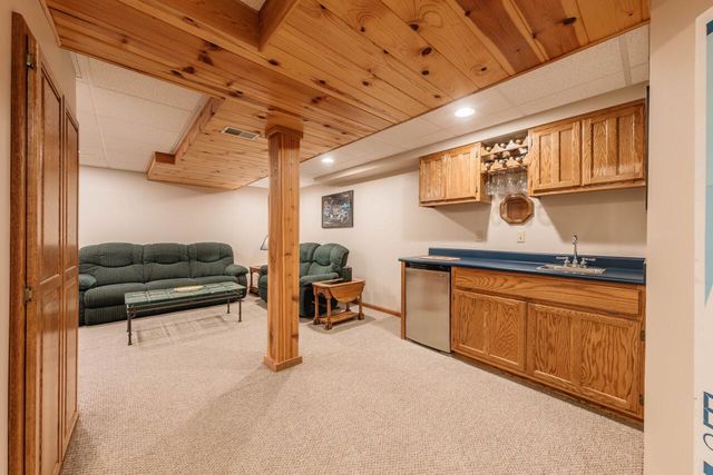 S75W17553 Harbor CIRCLE, Muskego, WI 53150