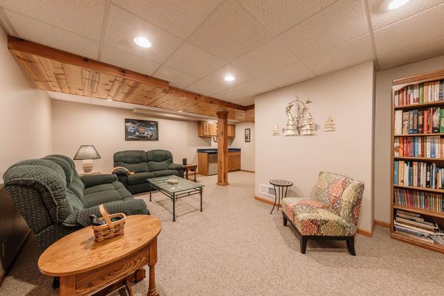 S75W17553 Harbor CIRCLE, Muskego, WI 53150