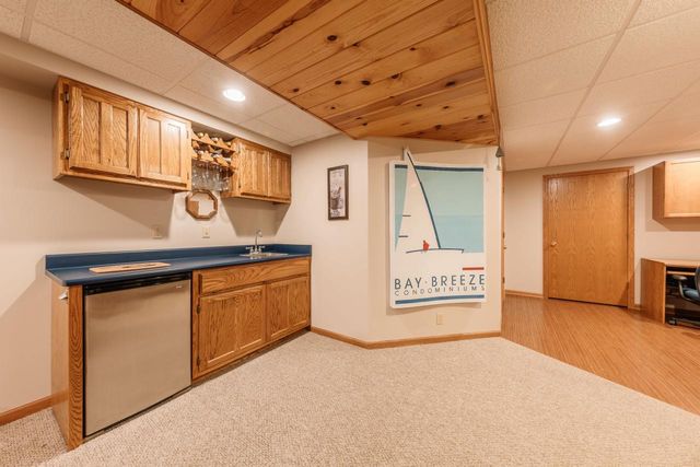 S75W17553 Harbor CIRCLE, Muskego, WI 53150