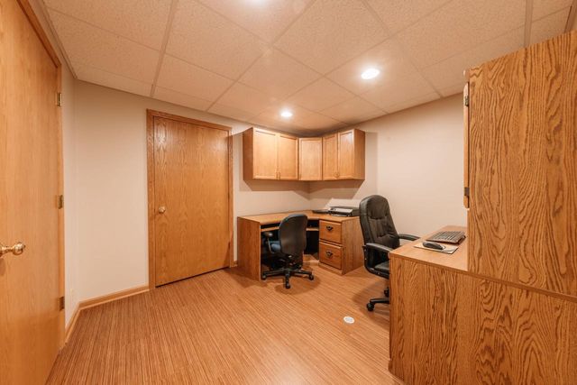 S75W17553 Harbor CIRCLE, Muskego, WI 53150