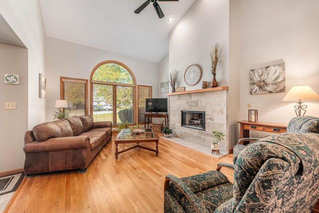 S75W17553 Harbor CIRCLE, Muskego, WI 53150