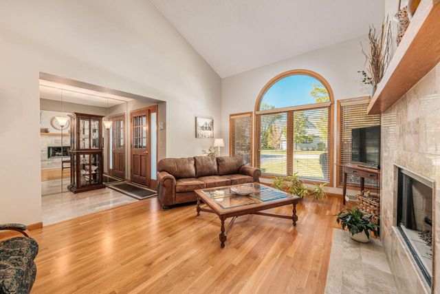 S75W17553 Harbor CIRCLE, Muskego, WI 53150