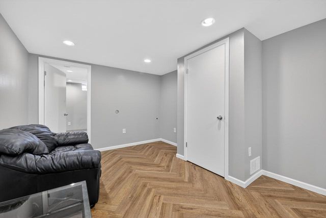 3135 E Koenig AVENUE, Saint Francis, WI 53235