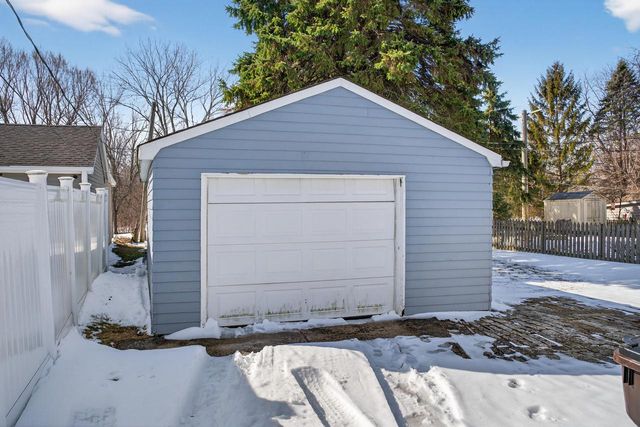 3135 E Koenig AVENUE, Saint Francis, WI 53235