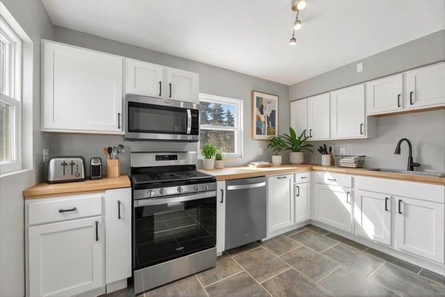 3135 E Koenig AVENUE, Saint Francis, WI 53235