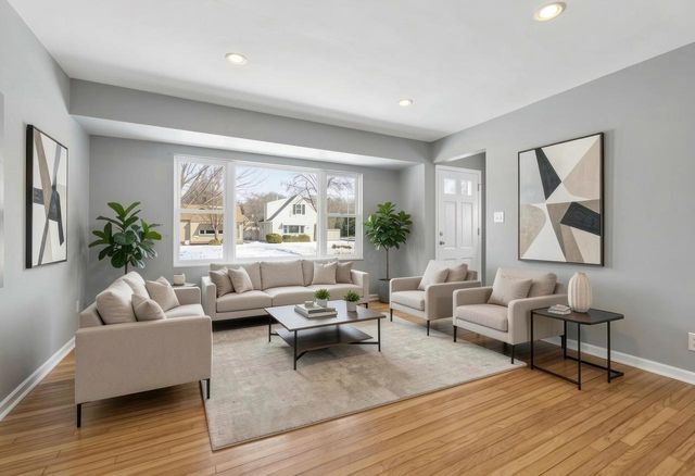 3135 E Koenig AVENUE, Saint Francis, WI 53235