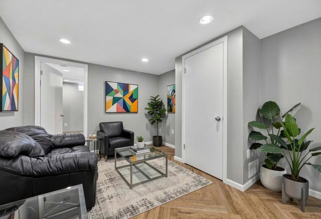 3135 E Koenig AVENUE, Saint Francis, WI 53235