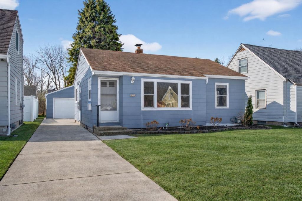 3135 E Koenig AVENUE, Saint Francis, WI 53235