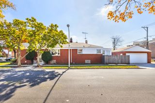 9000 S Cornell Avenue, Chicago, IL 60617