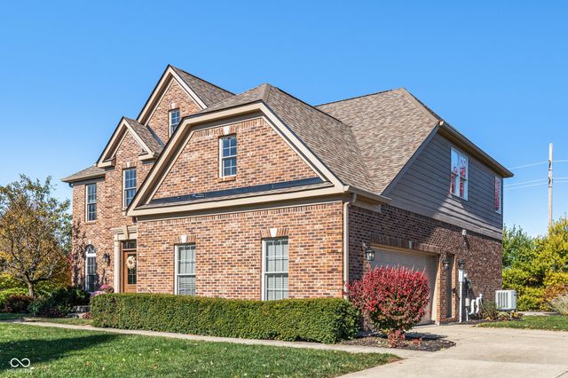 8856 Pin Oak Drive, Zionsville, IN 46077