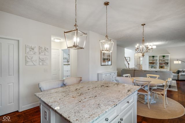 8856 Pin Oak Drive, Zionsville, IN 46077