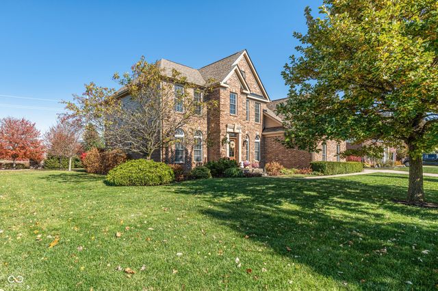 8856 Pin Oak Drive, Zionsville, IN 46077
