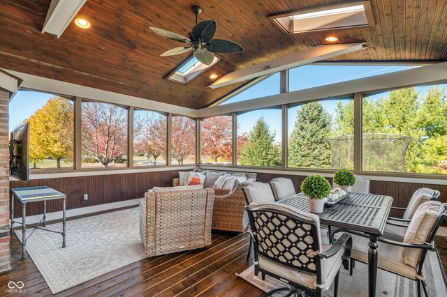 8856 Pin Oak Drive, Zionsville, IN 46077