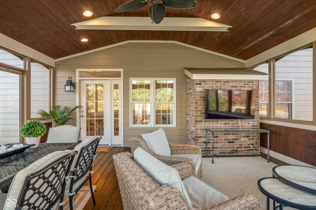 8856 Pin Oak Drive, Zionsville, IN 46077