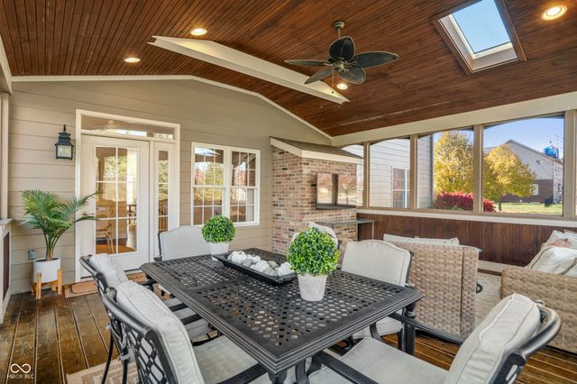 8856 Pin Oak Drive, Zionsville, IN 46077