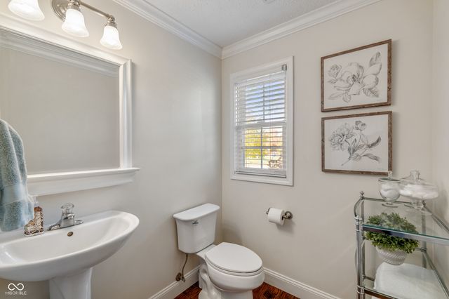 8856 Pin Oak Drive, Zionsville, IN 46077